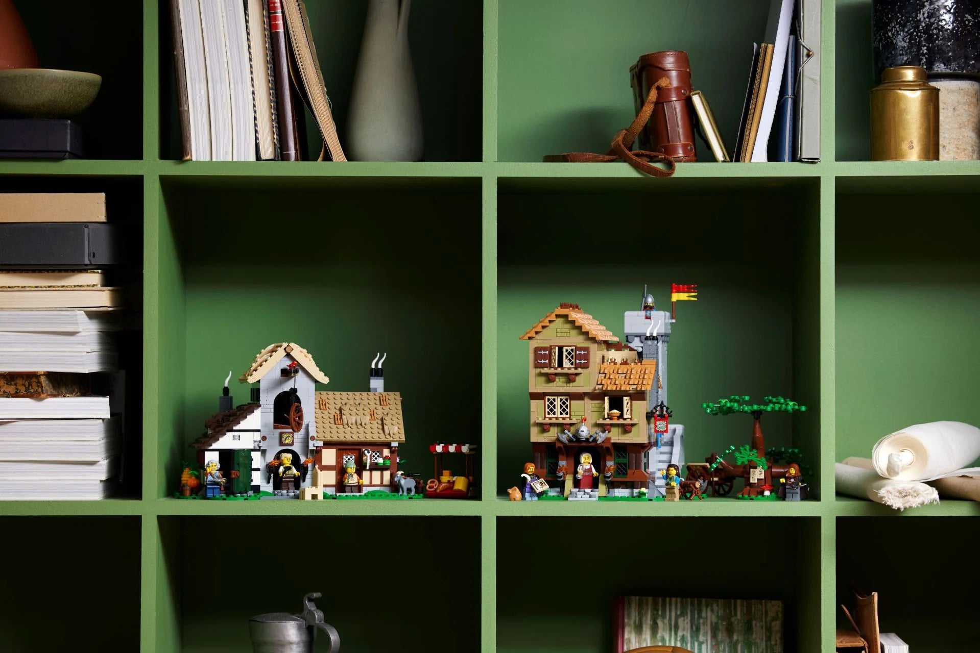 LEGO® Medieval Town Square – ساحة القرون الوسطى الأسطورية
