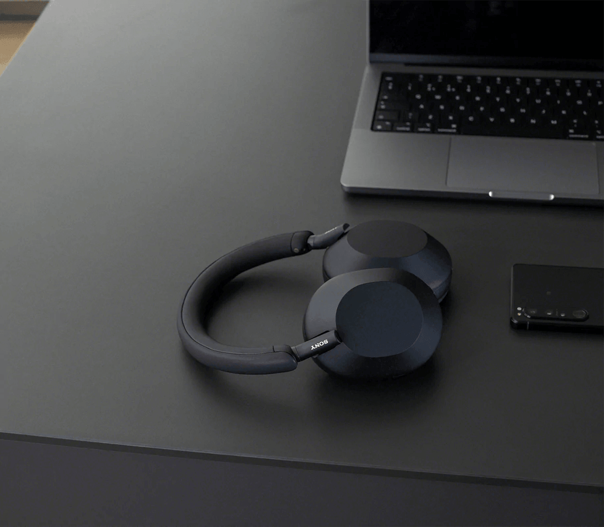 سماعات الرأس Sony WH-1000XM5 اللاسلكية فوق الأذن مع خاصية إلغاء الضوضاء سماعات الرأس Sony WH-1000XM5 اللاسلكية فوق الأذن مع خاصية إلغاء الضوضاء